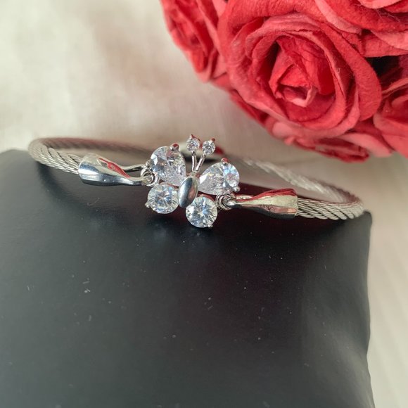 NWOT Crystal Butterfly Cable Bangle - Picture 6 of 7